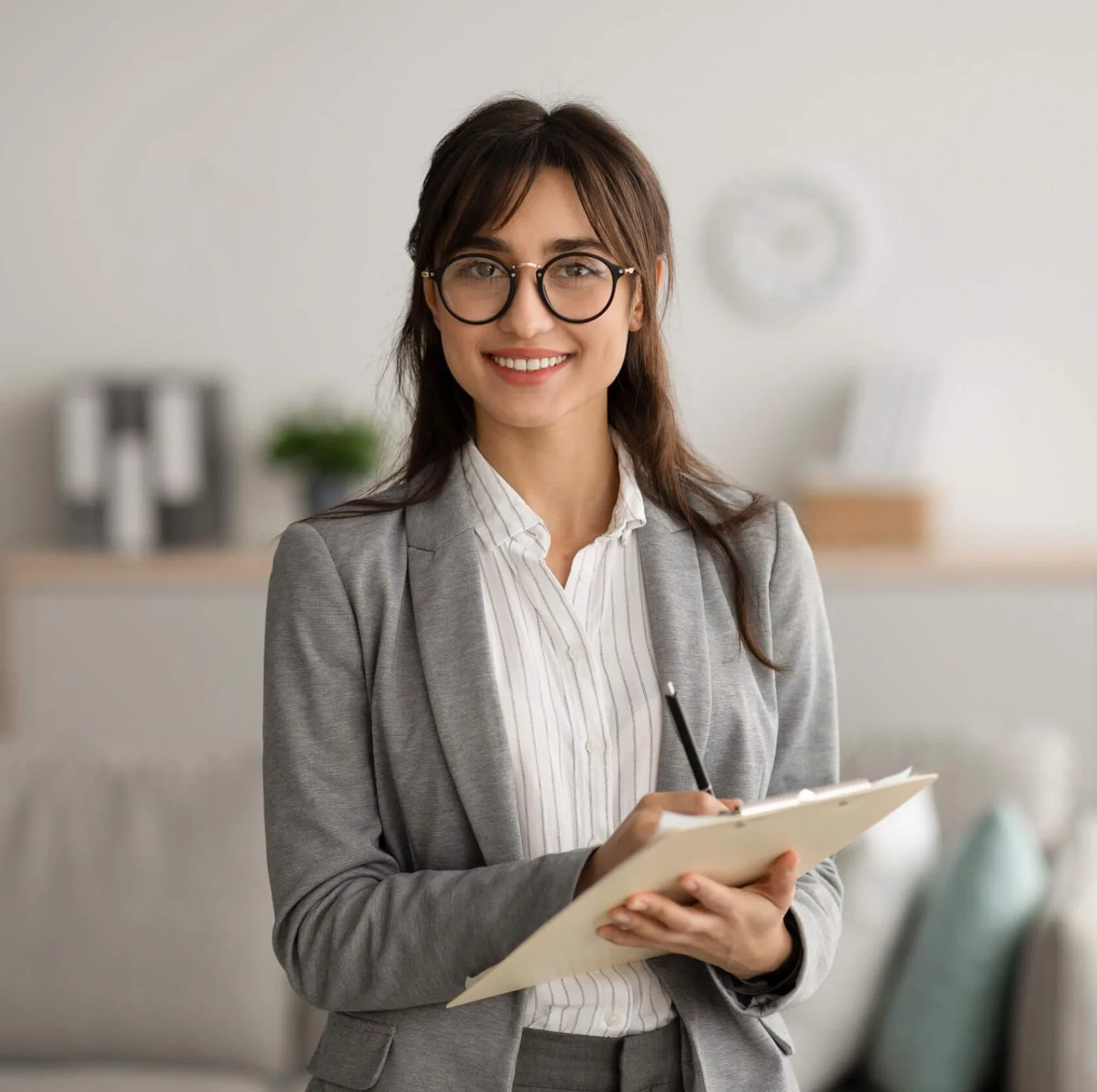 Provider holding a clipboard – online psychiatry in Oakland, CA